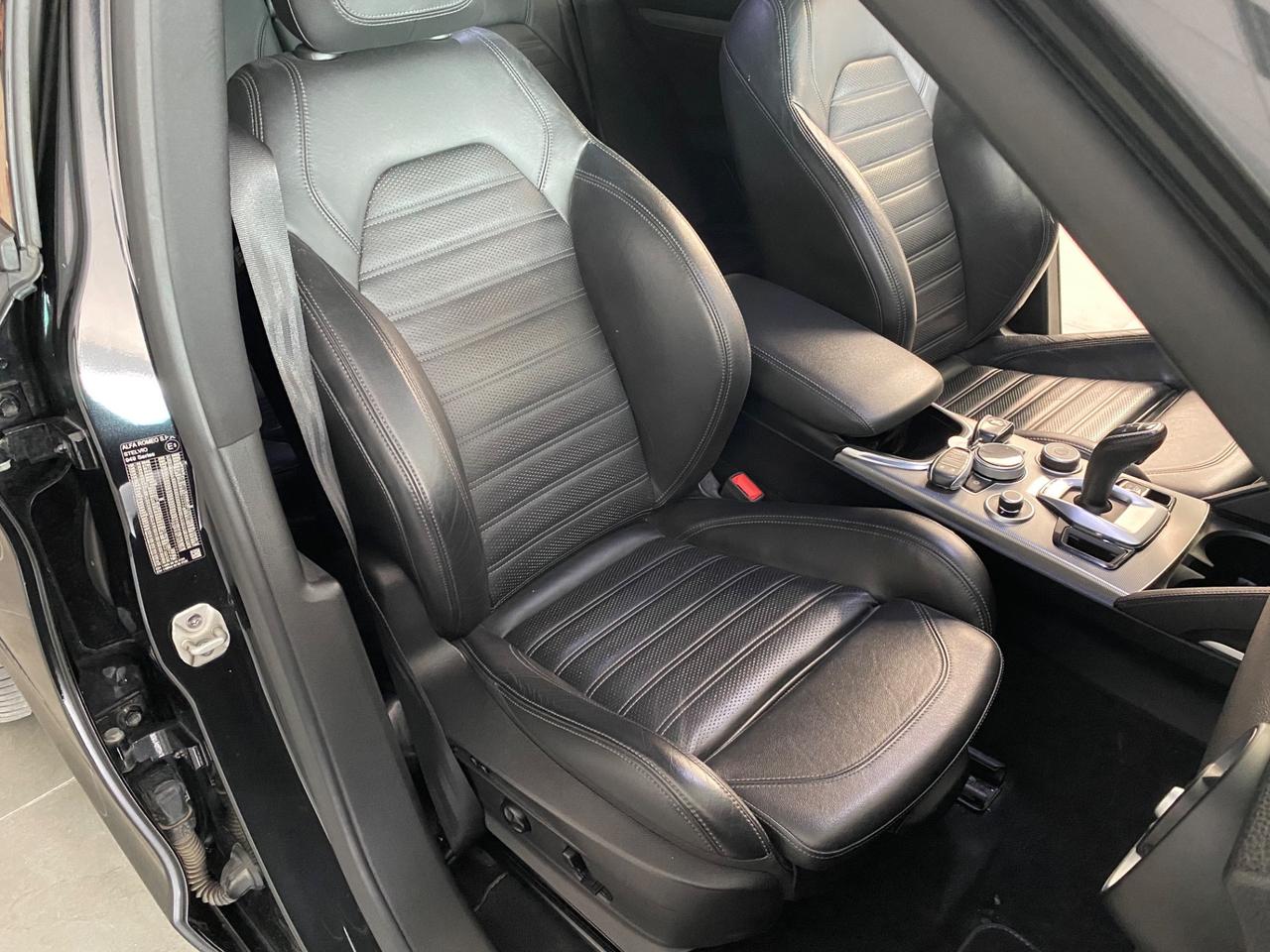 Alfa Romeo Stelvio BLACK EDITION 2.2 210 CV AT8 Q4 Veloce