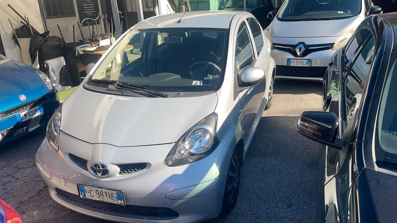 Toyota Aygo 1.0 12V VVT-i 5 porte Sol