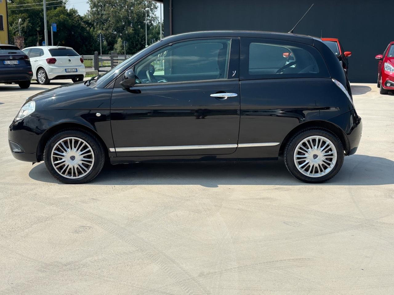 Lancia Ypsilon 1.3 MJT 75 CV Platino