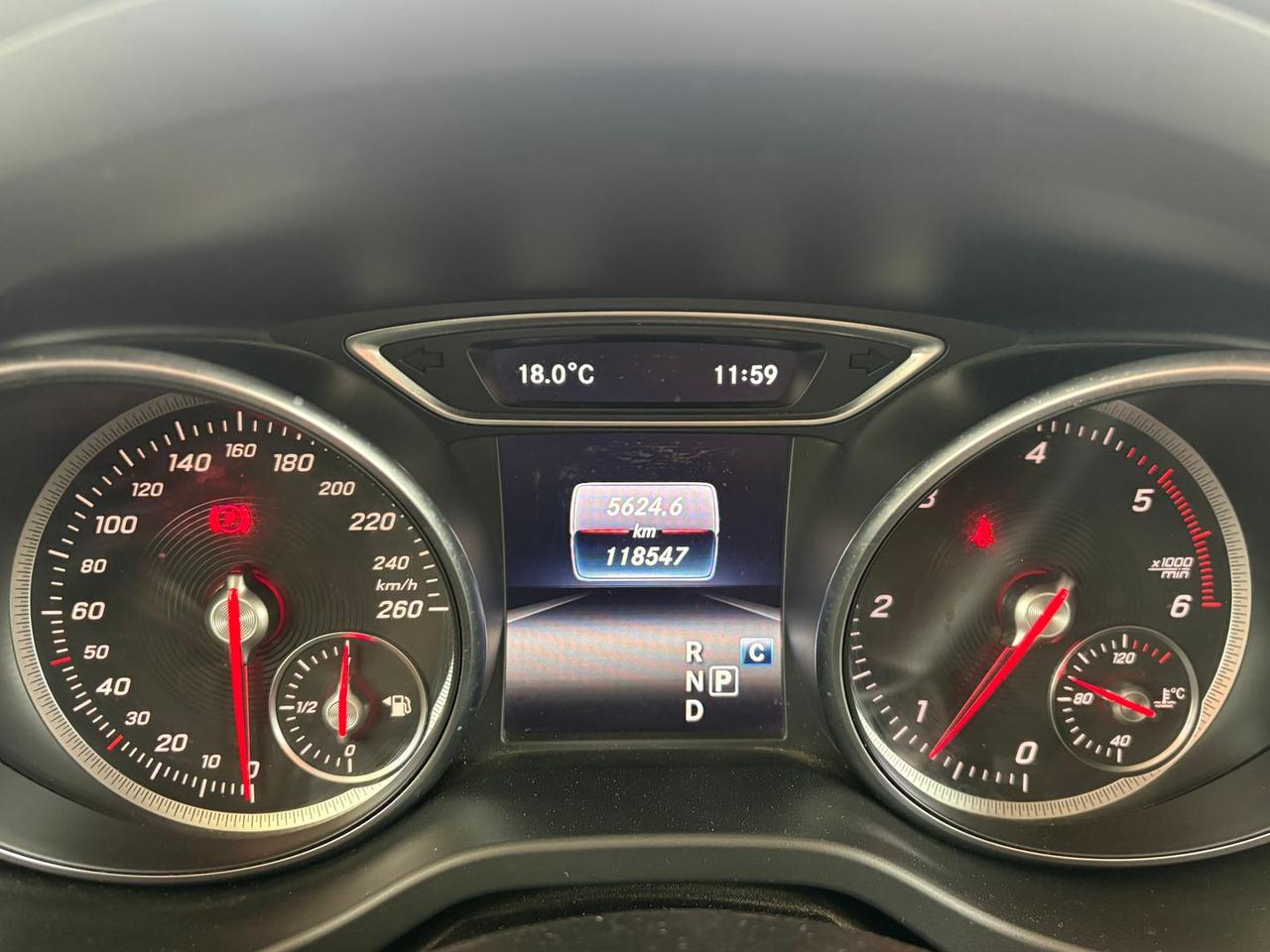 Mercedes-Benz GLA 200 200 D Premium #50687