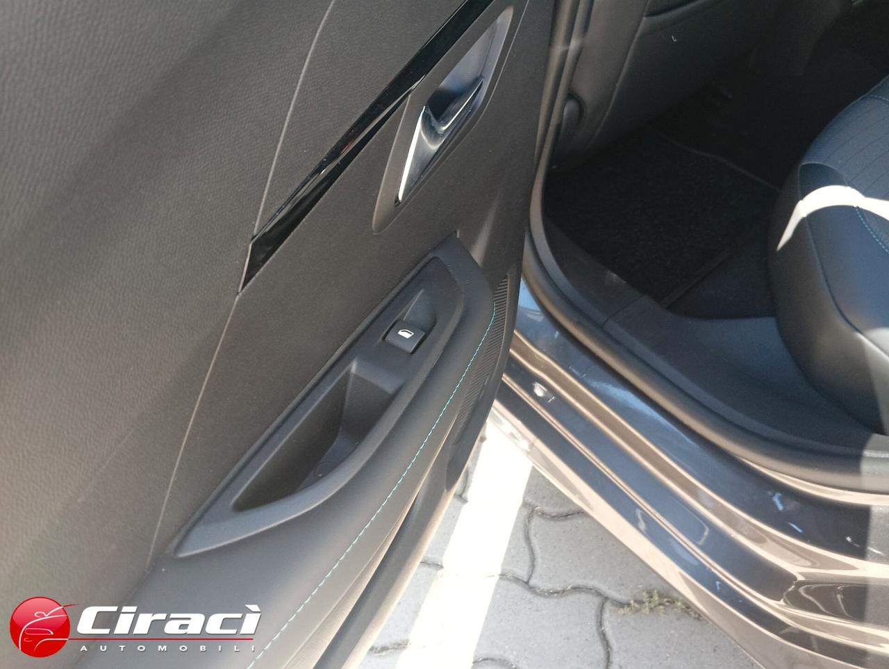 Peugeot 208 PureTech 100 5 porte Allure