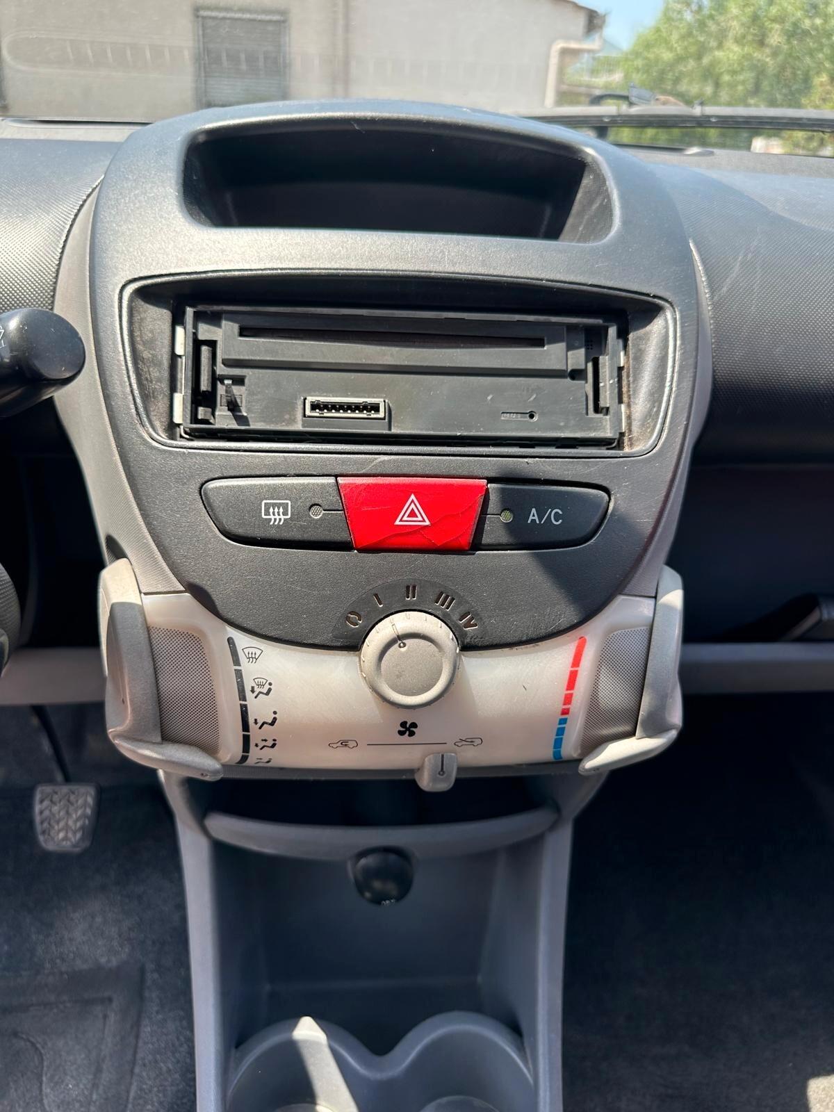 Toyota Aygo 1.0 12V VVT-i 5 porte Sol-02/2006