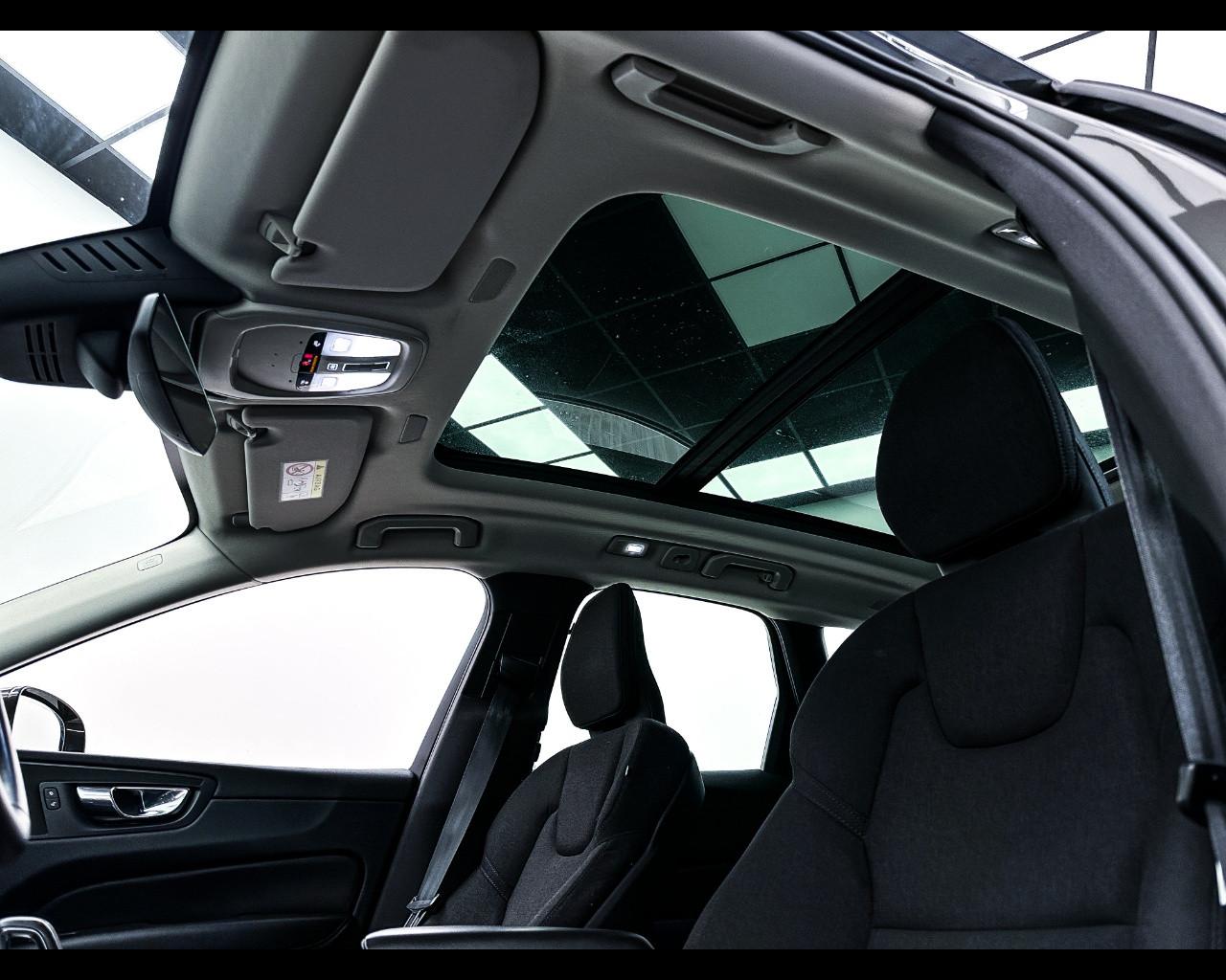 VOLVO XC60 (2017-->) - XC60 T6 Recharge Plug-in Hybrid AWD Inscription Expression