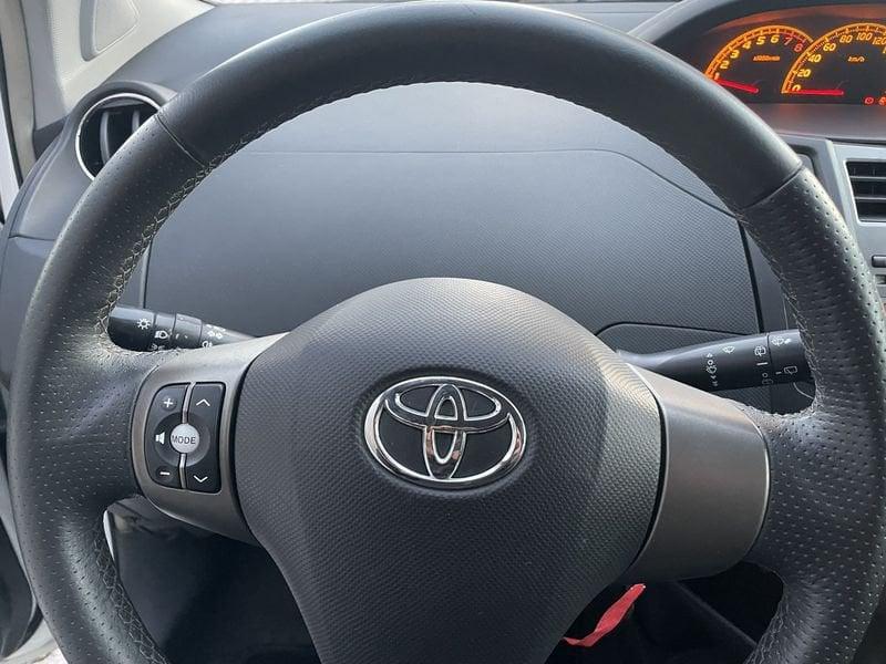 Toyota Yaris Yaris 5p 1.3 dual Sol my10 facelift IDONEA NEOPATENTATI