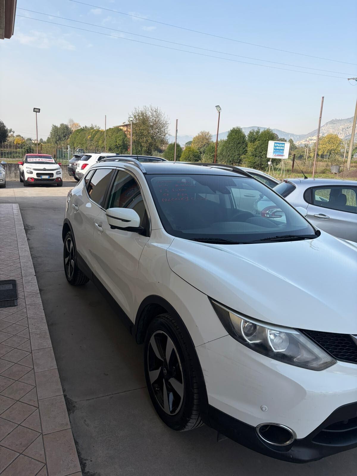 Nissan Qashqai 1.5 dCi tetto in vetro navigazione full