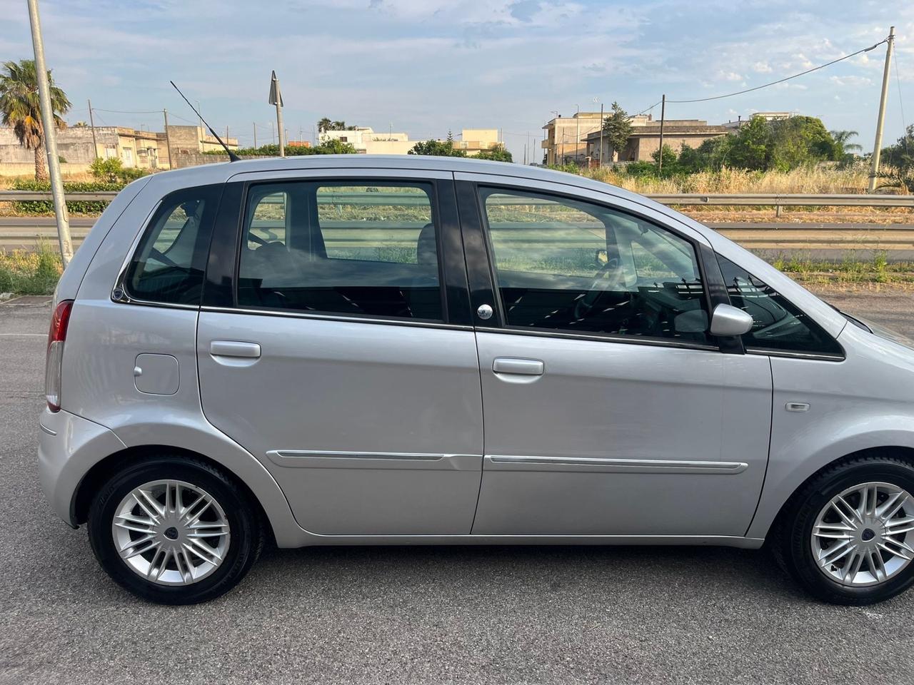 Lancia MUSA 1.4 Argento Ecochic GPL Unipro 2009