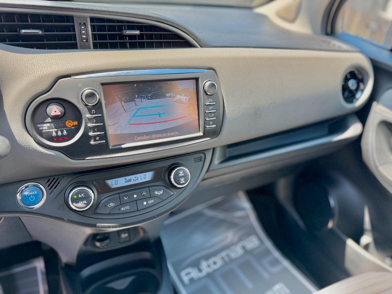 Toyota Yaris 1.5 Hybrid 5 porte Business PREZZO REALE