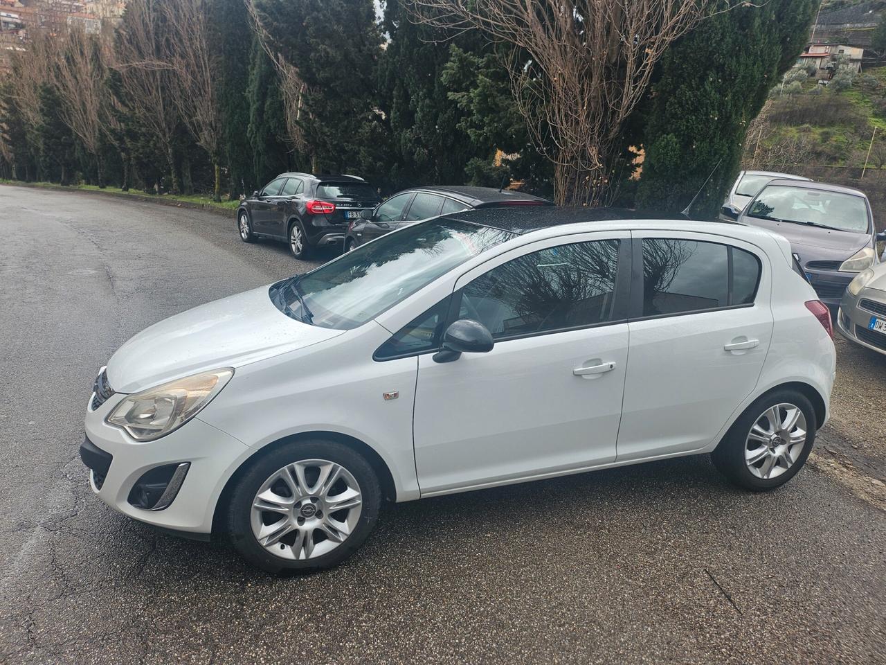 Opel Corsa 1.2 5 porte B-color 2012
