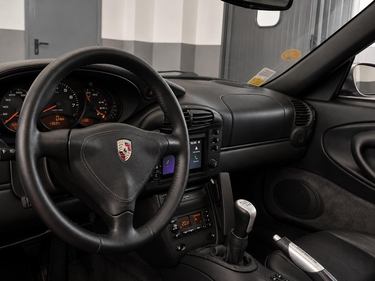 Porsche 911 Carrera cat