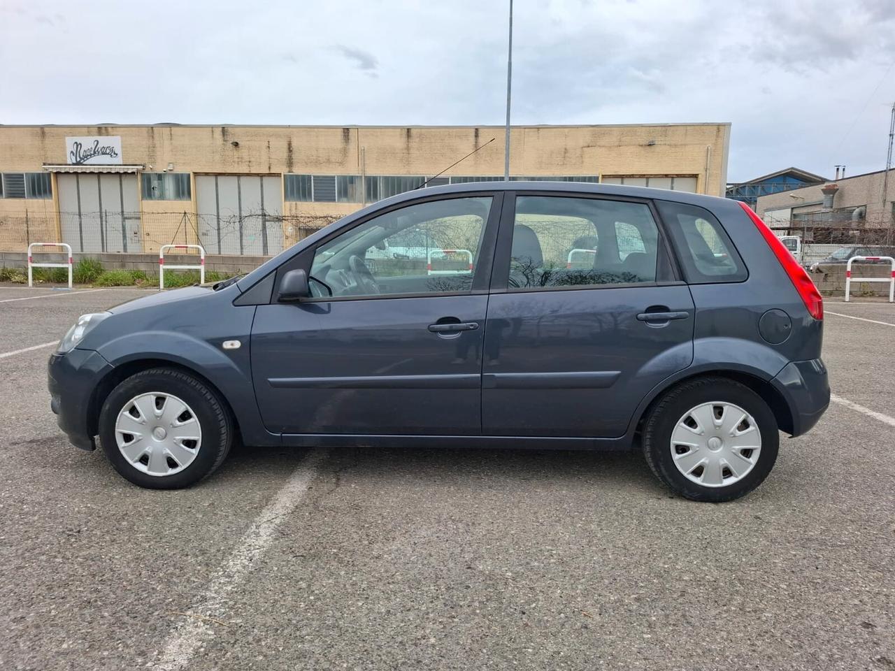 Ford Fiesta 1.2 5 porte SOLAMENTE 85.000 KM