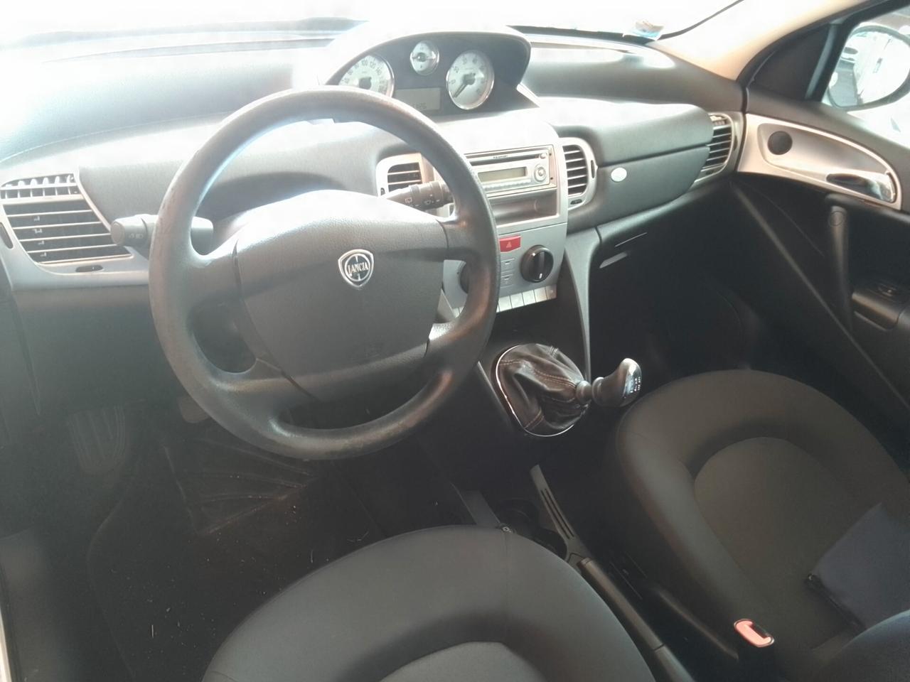 Lancia Ypsilon 1.2 69 CV Unyca OK NEO