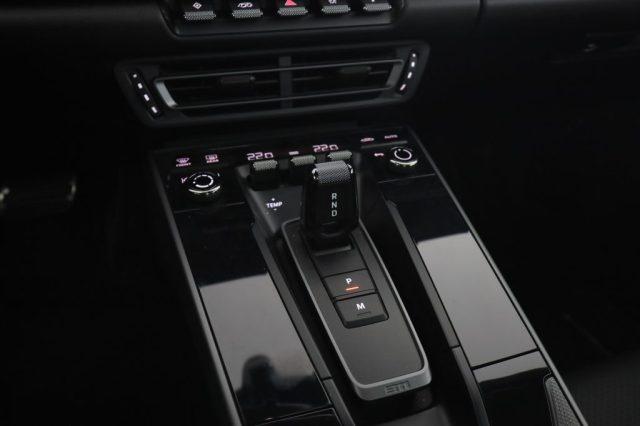 PORSCHE 911 911 Carrera 4
