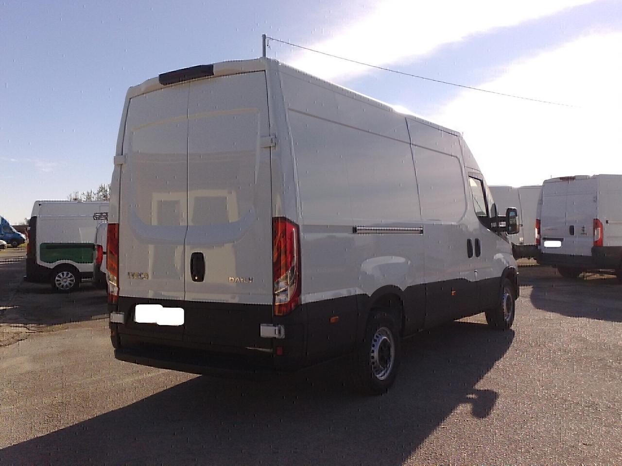 Iveco Daily 35s14 2.3hpt Furgone di serie - 2021