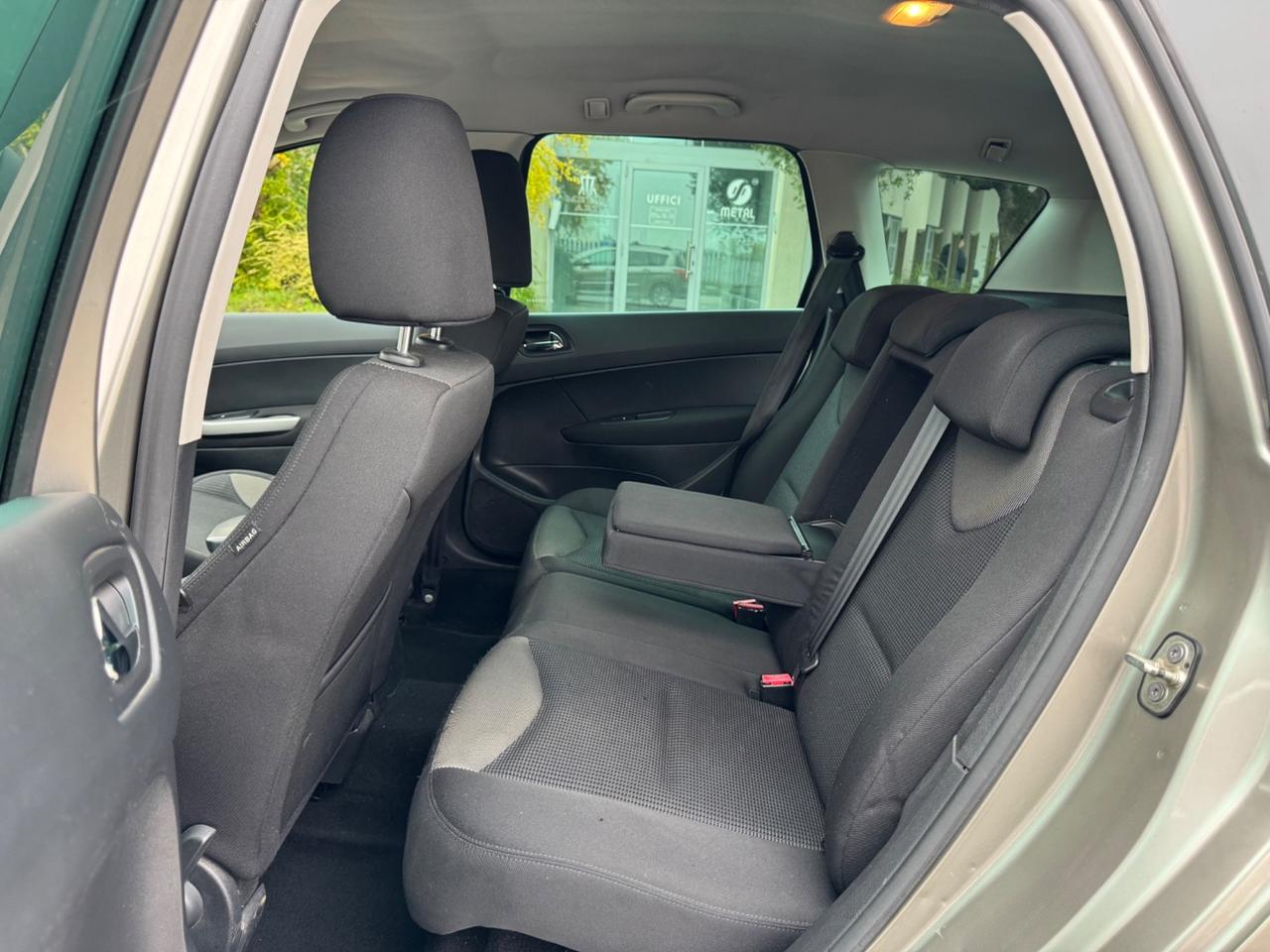 Peugeot 308 1.6 e-HDi 112CV Neopatentati