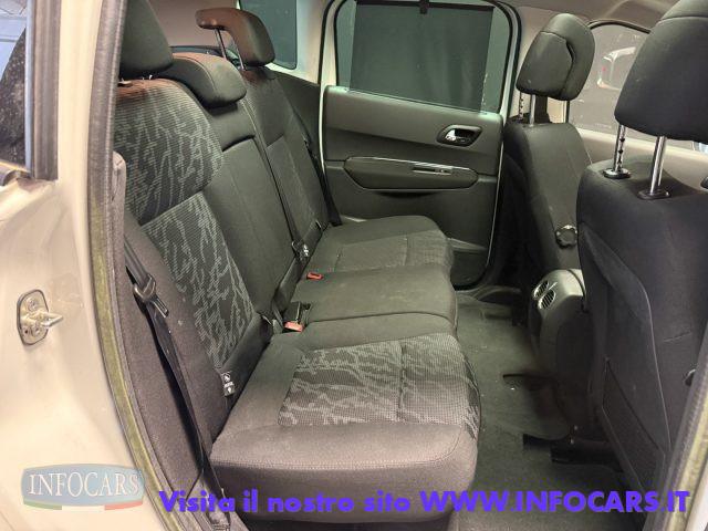 PEUGEOT 3008 1.6 e-HDi 112CV Autom.