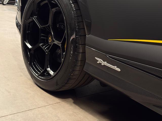 LAMBORGHINI Urus 4.0 Performante