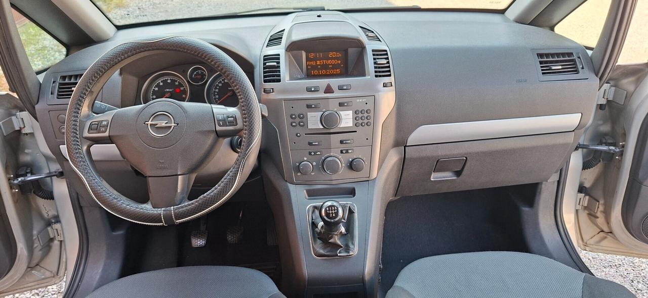 MONOVOLUME 7 POSTI 1.6 CON DOPPIA ALIMENTAZIONE