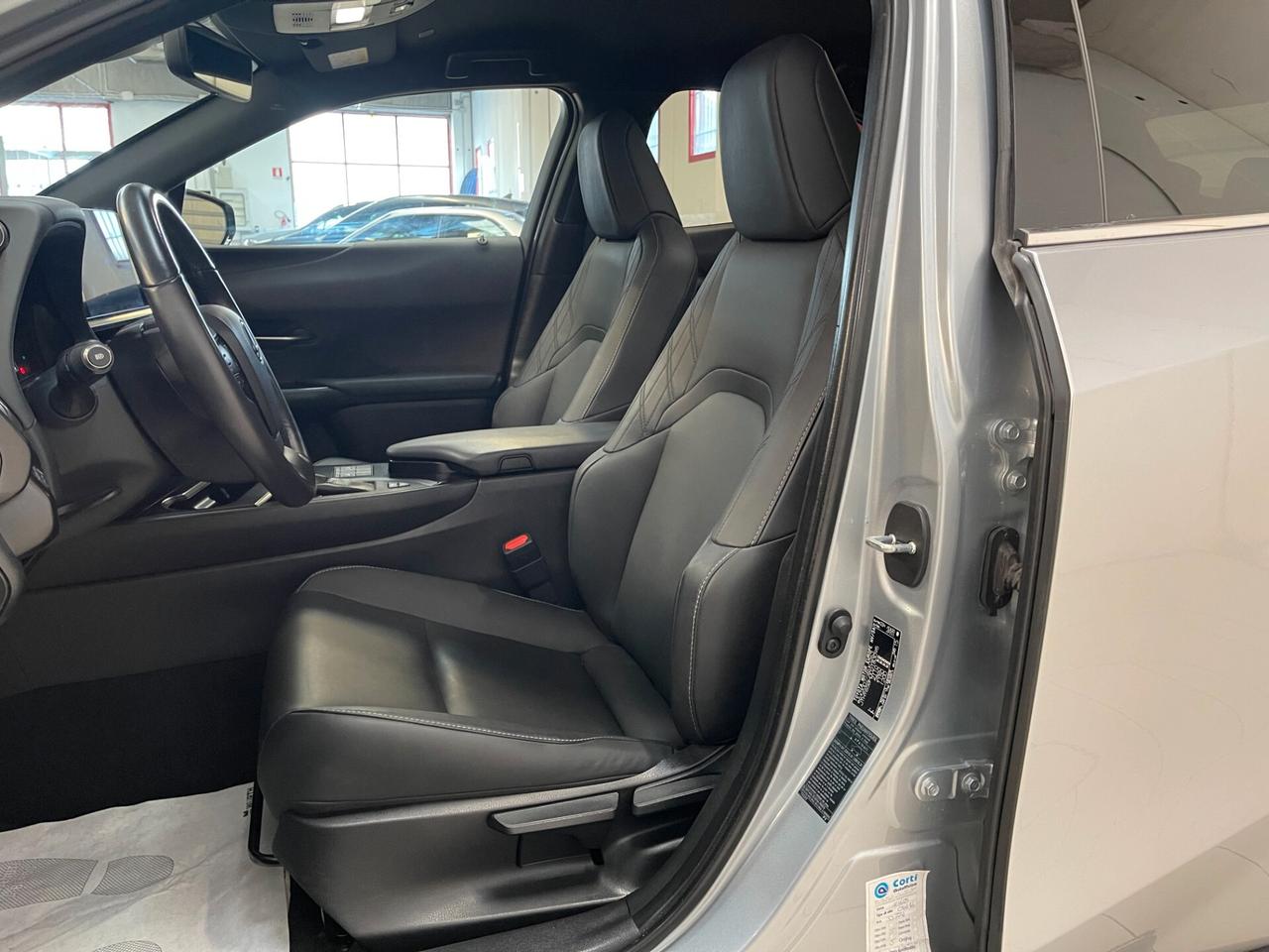 Lexus UX 250h Design F Sport cvt c.auto-LEGGI SOTTO