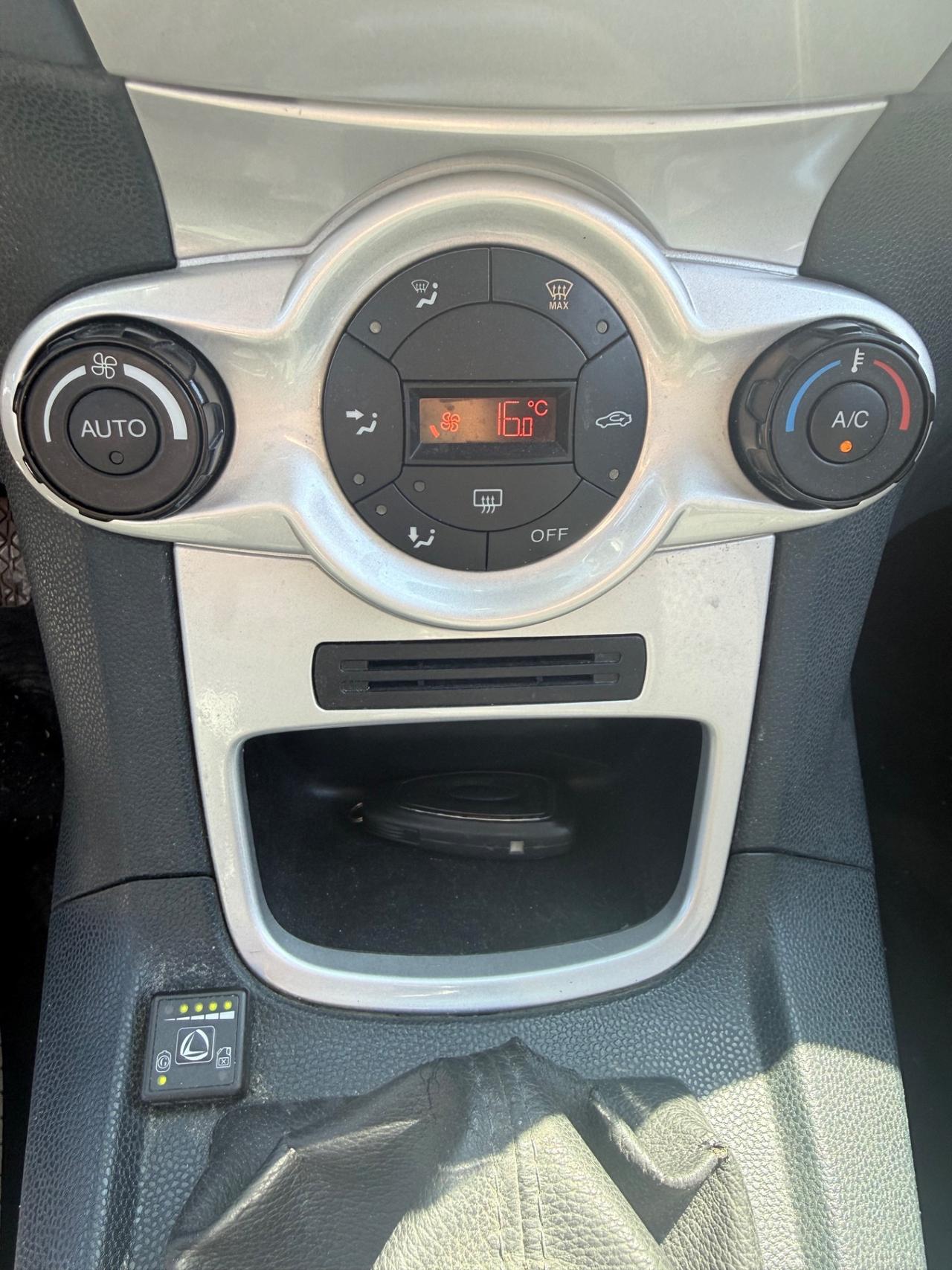 Ford Fiesta Titanium 1.2 Benzina Metano NEOPATENTATI