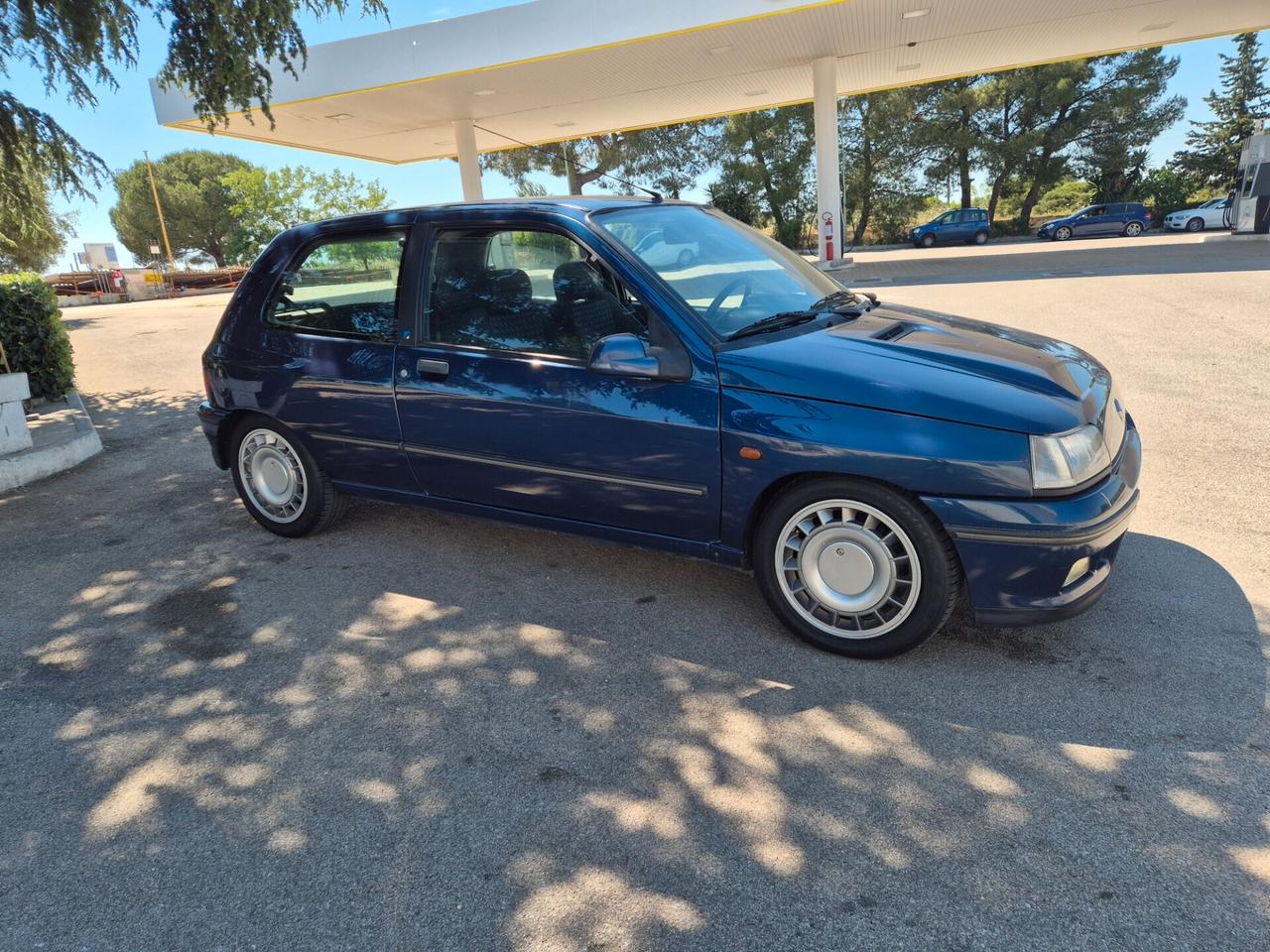 Renault Clio 1.8i 16V