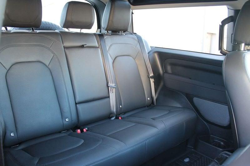 Land Rover Defender 3.0 D6 200 90 SE AWD auto.