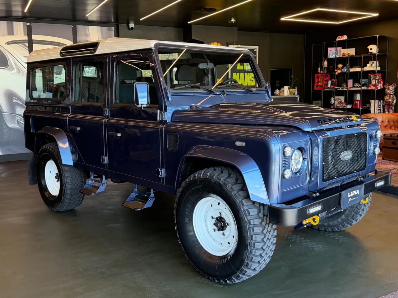Land Rover Defender 110 2.4 TD4 Station Wagon "The World's Style"
