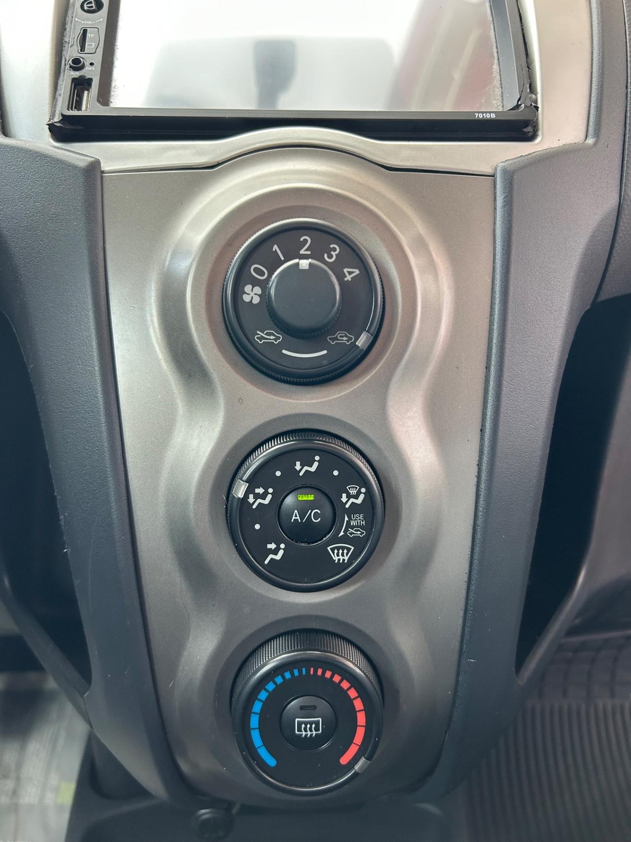 Toyota Yaris 1.0 5 porte