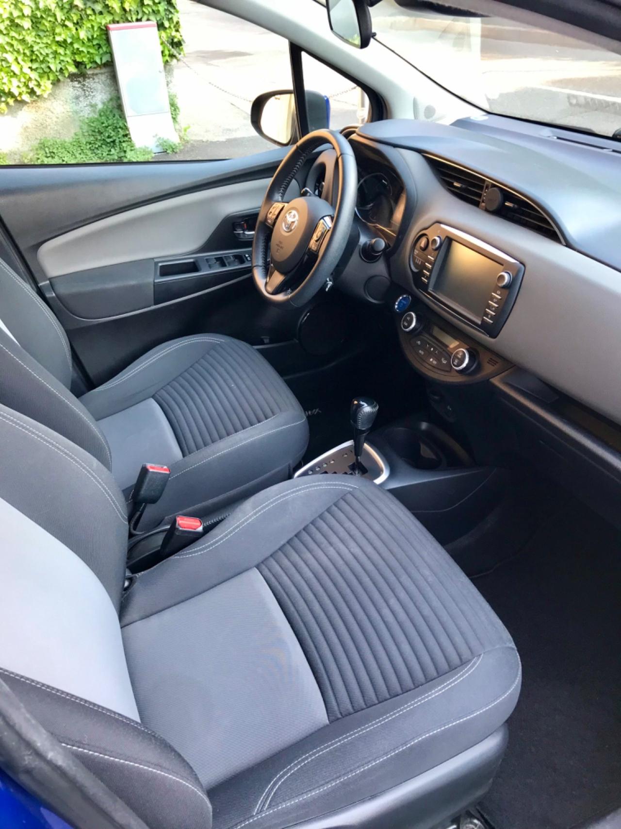 Toyota Yaris 1.5 Hybrid 5 porte Lounge Stupenda Doppio Treno Gomme