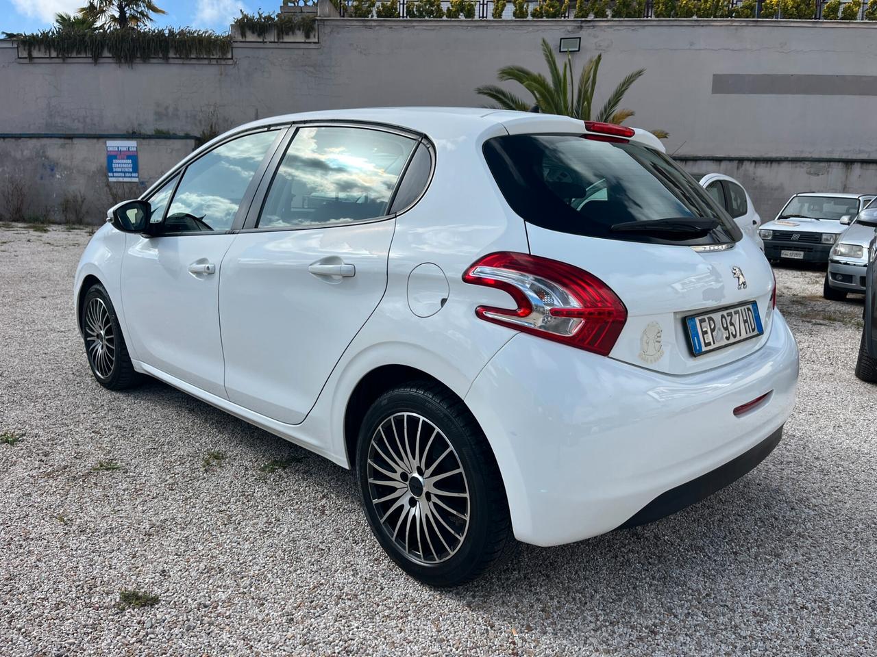 Peugeot 208 1.4 HDi 68 CV 5 porte Allure