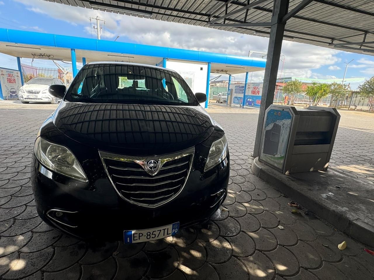 Lancia Ypsilon 0.9 TwinAir 85 CV 5 porte Metano Ecochic Gold