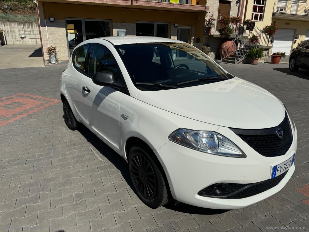 LANCIA Ypsilon 1.2 69 CV 5p. S&S Gold