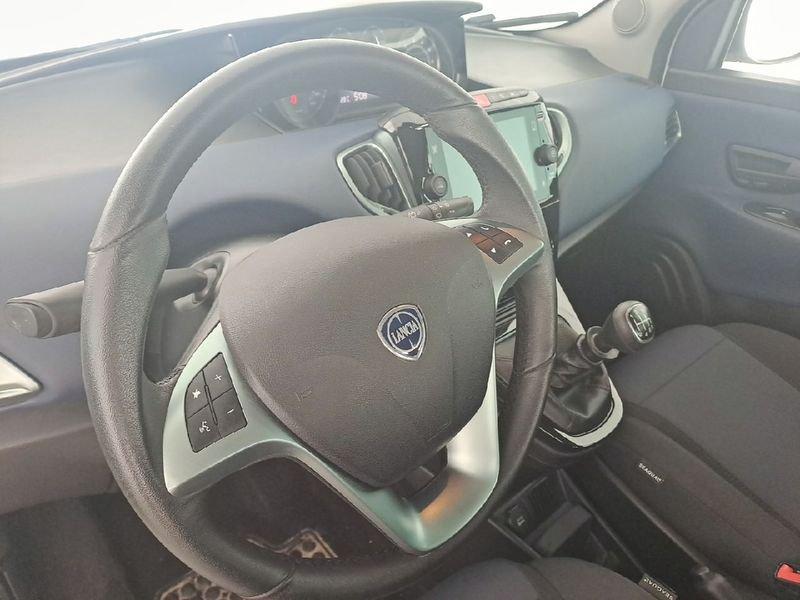 Lancia Ypsilon 1.0 FireFly 70cv Hybrid Platino