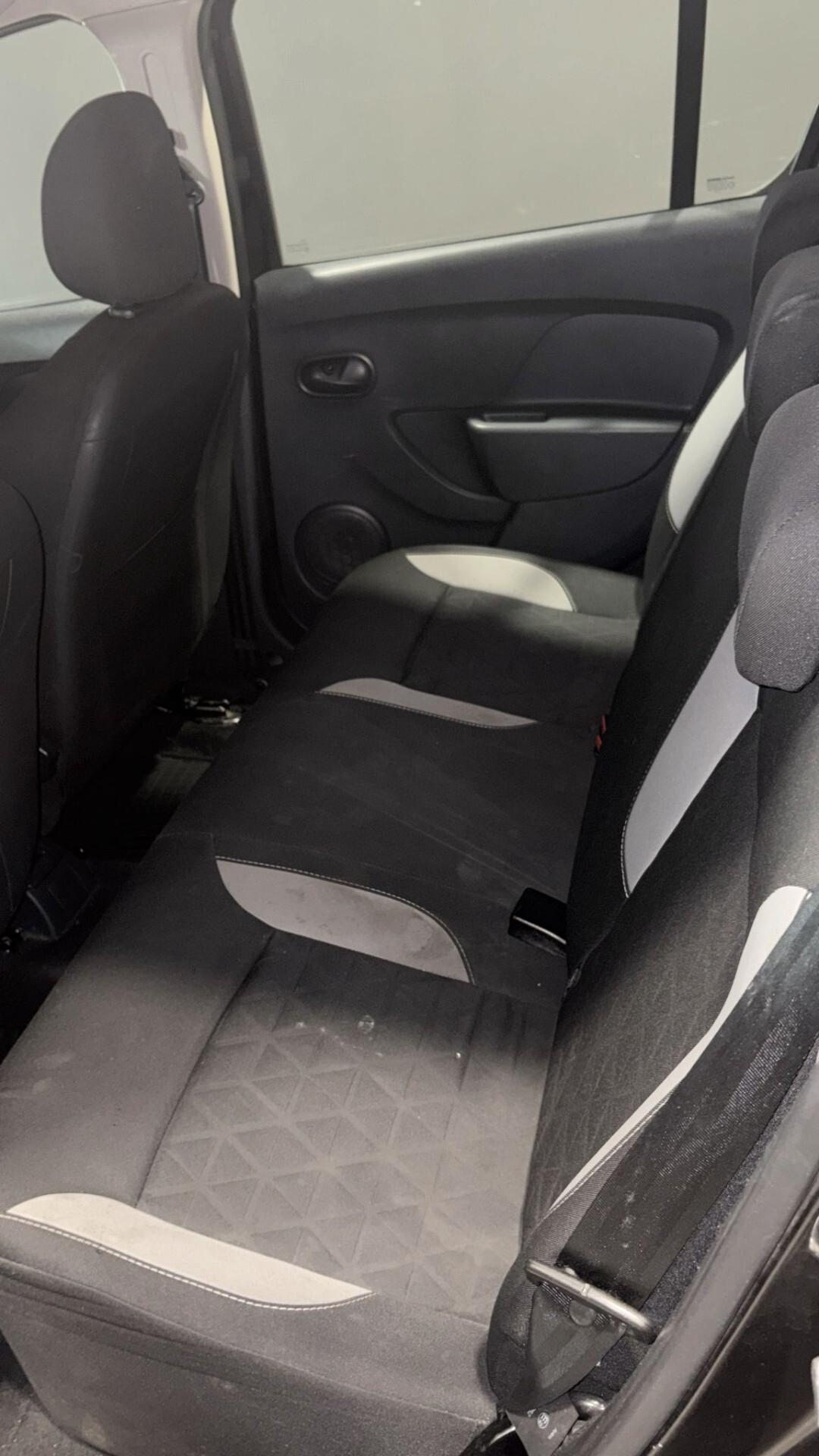 DACIA SANDERO DEL 2016 EURO 6B CAMBIO AUTOMATICO