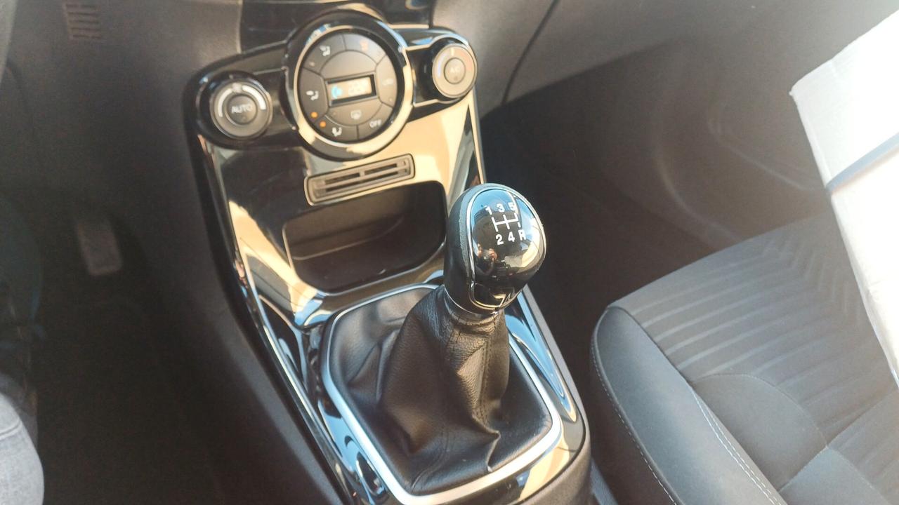 Ford Fiesta 1.5 TDCi 75CV 5 porte Titanium