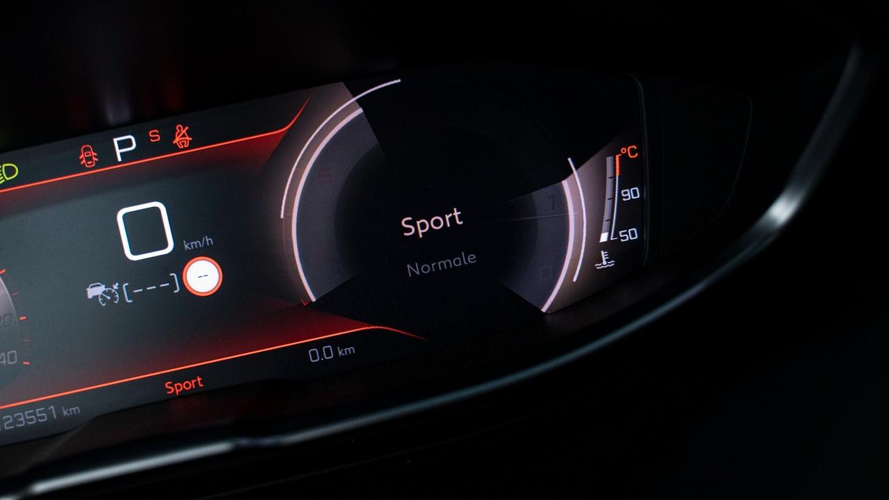 Peugeot 3008 1.5 BLUEHDI GT PACK SES 131 CV EAT8 AUTO VIRTUAL FULL OPTIONAL