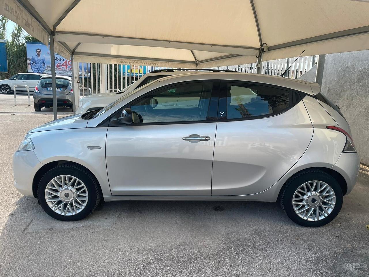 Lancia Ypsilon 1.2 69 CV 5 porte Platinum