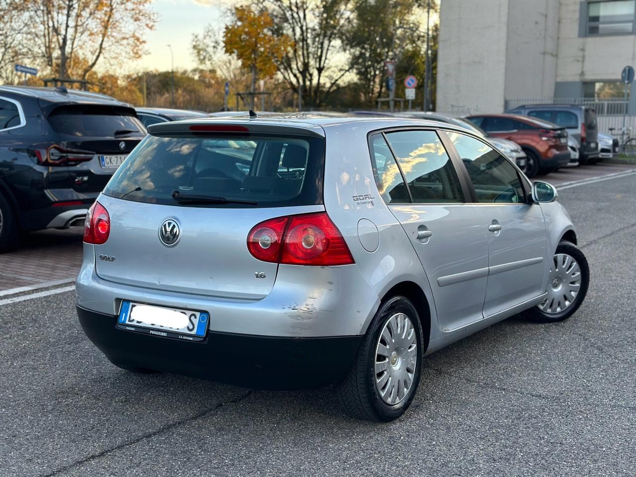 Volkswagen Golf 1.6 16V FSI 5p. Sportline