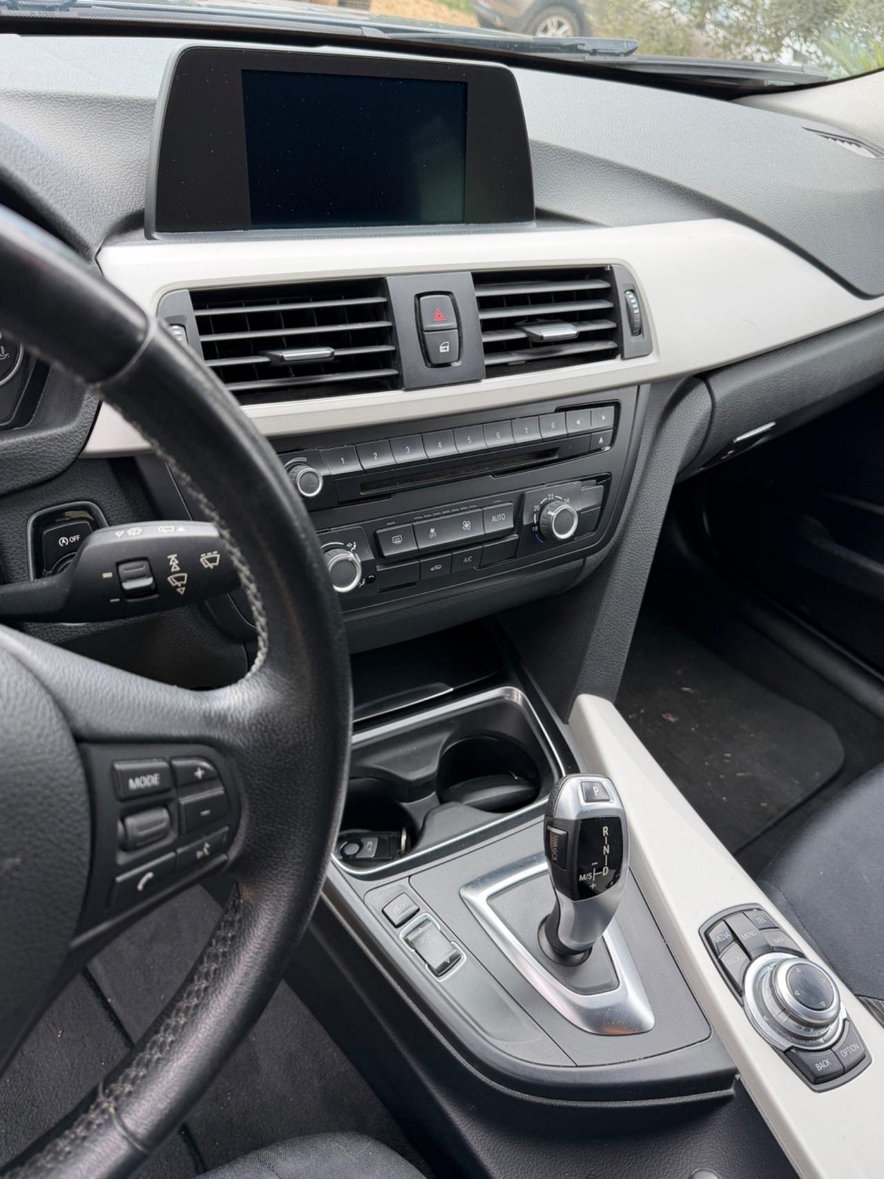 Bmw 118 118d 5p. Unique