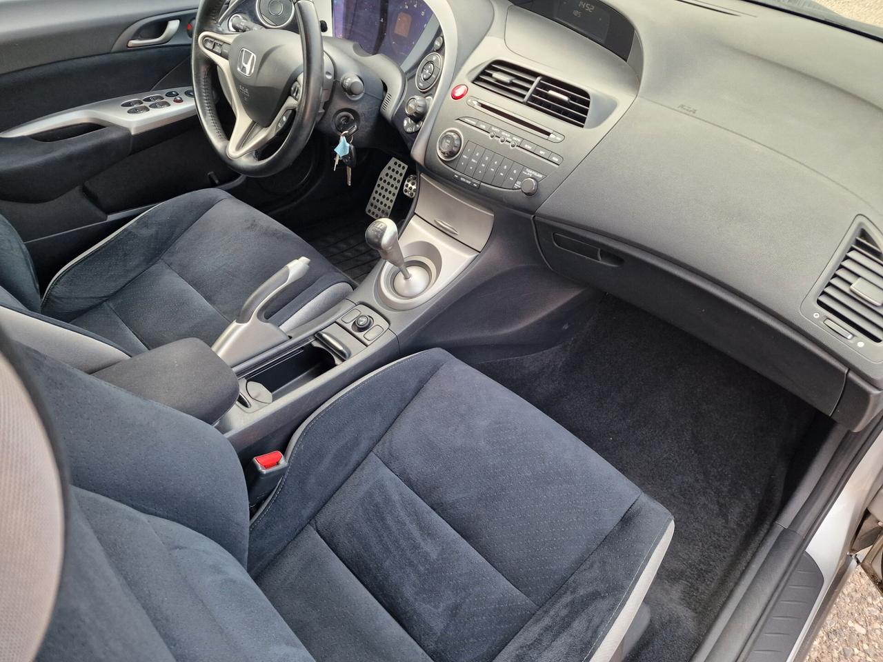 Honda Civic 1.8 i-VTEC 5p Sport