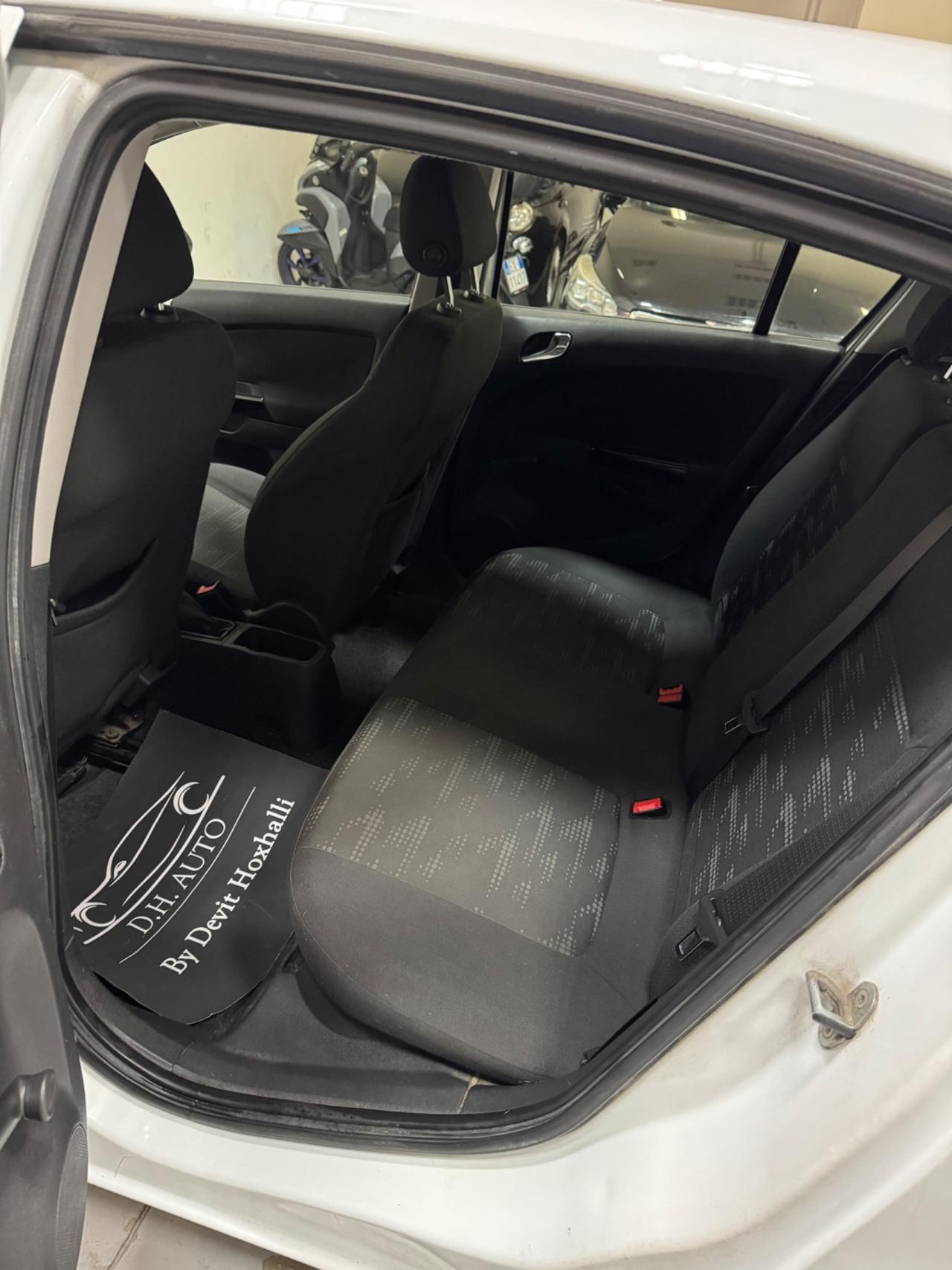 Opel Corsa 1.2 5 porte Sport