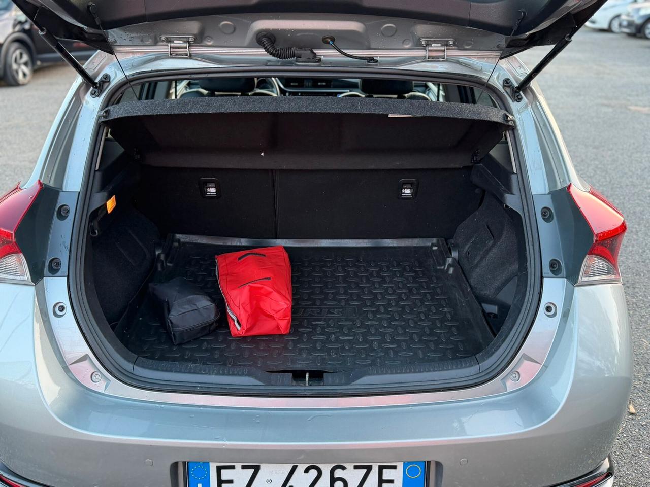 Toyota Auris 1.8 Hybrid Lounge