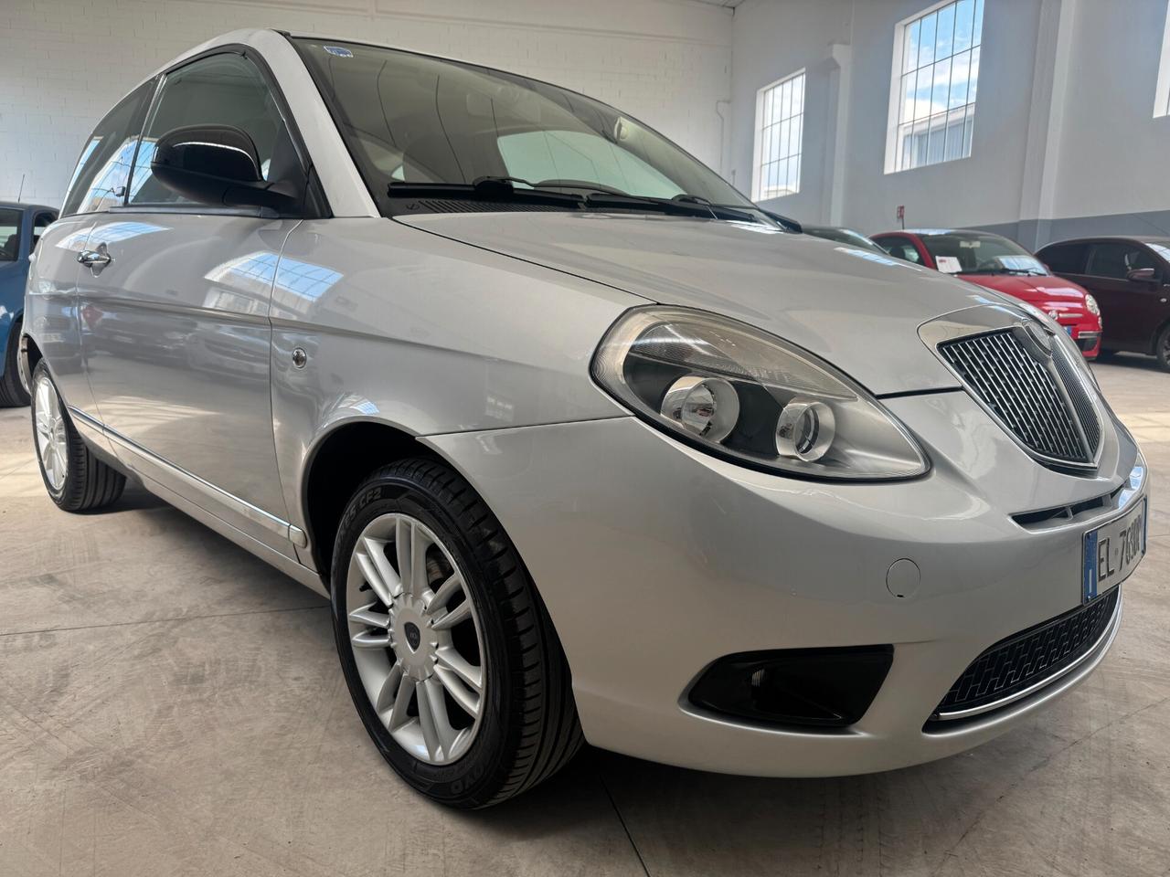 Lancia Ypsilon 1.2 69 CV Unyca
