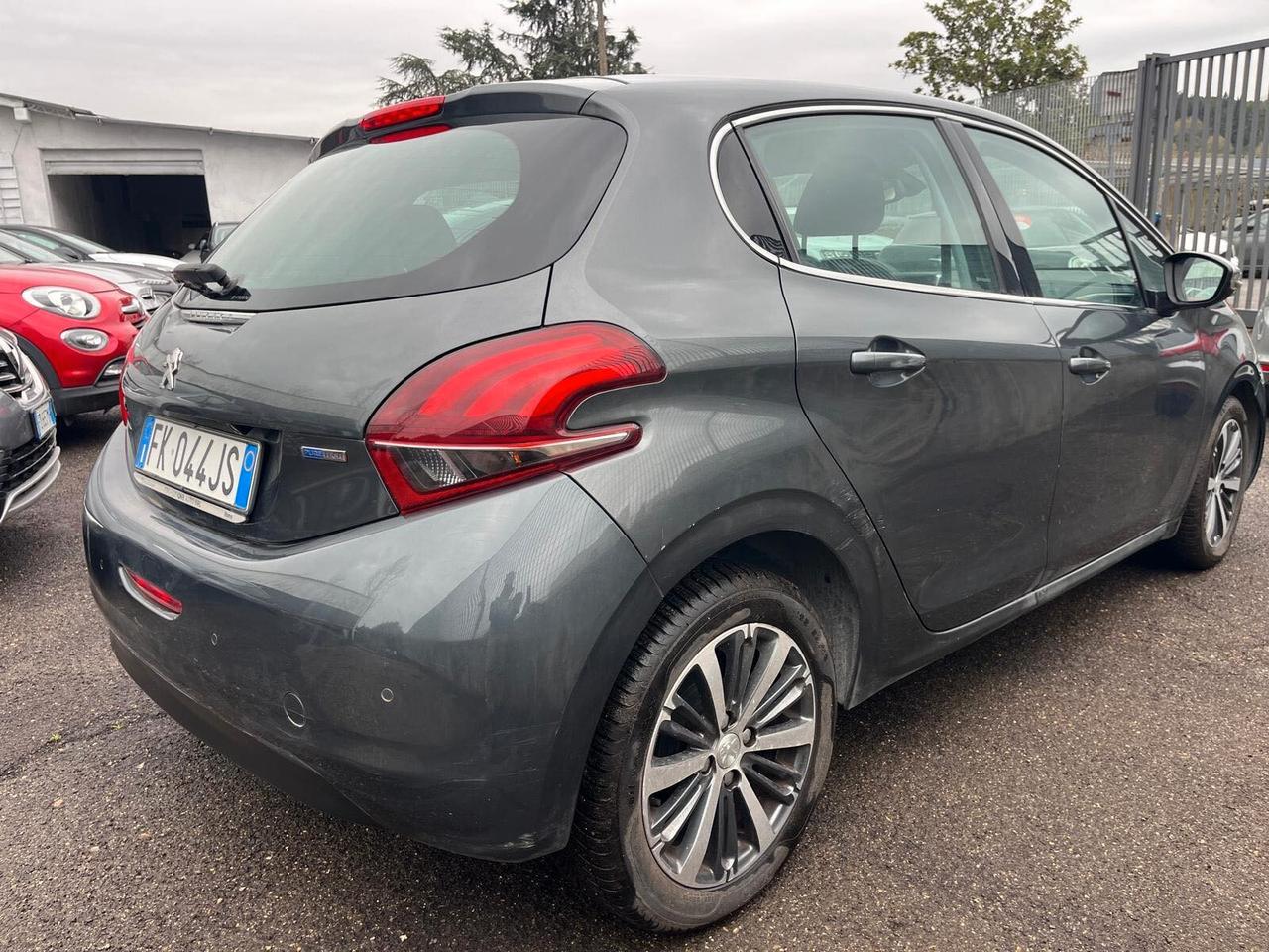 Peugeot 208 PureTech 82 5p. GPL Allure
