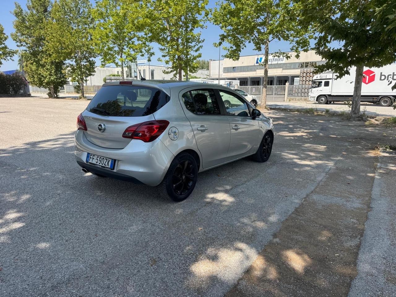 Opel Corsa 1.2 5 porte benzina