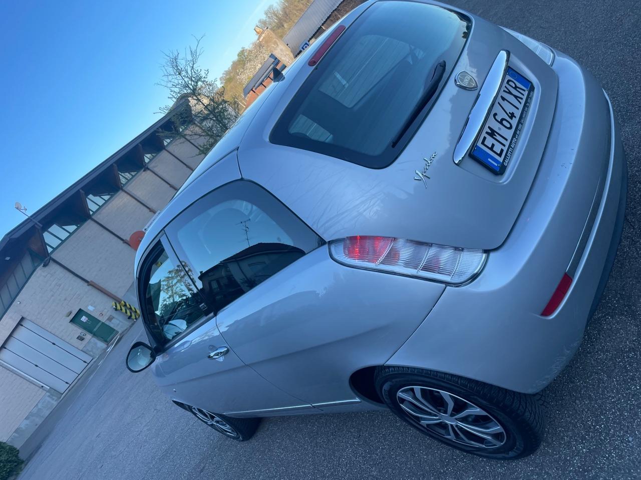 Lancia Ypsilon 1.2 69 CV 5 porte Platinum