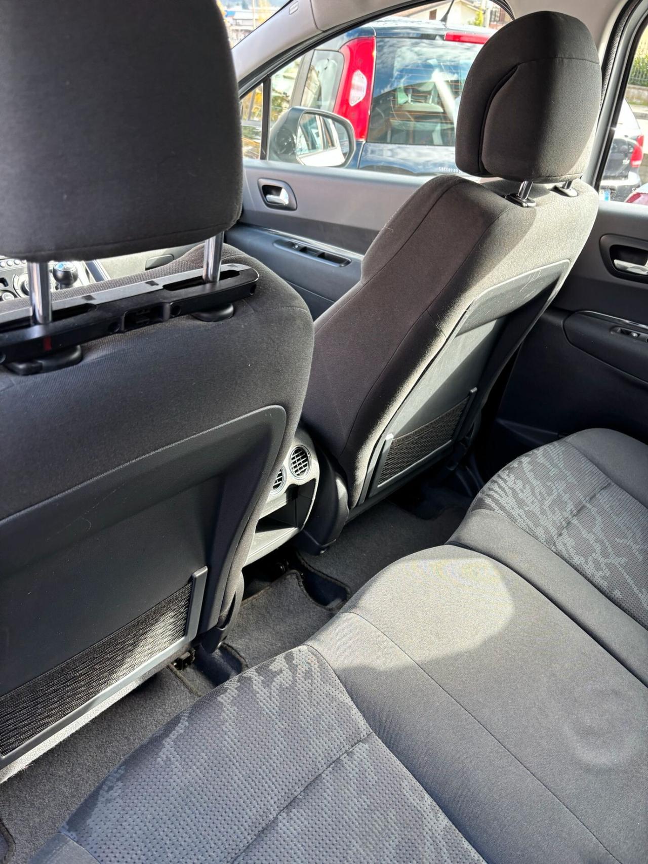 Peugeot 3008 1.6 HDi 115CV Active