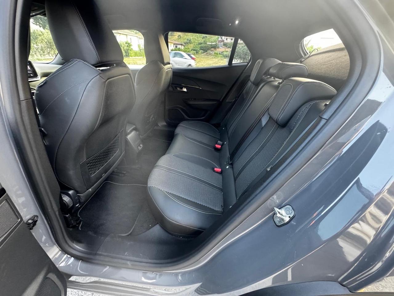 Peugeot 2008 motore elettrico 136 CV GT