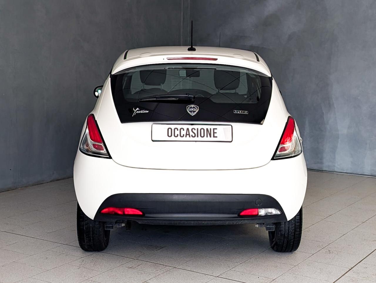 Lancia Ypsilon 1.0 Hybrid 70cv Silver