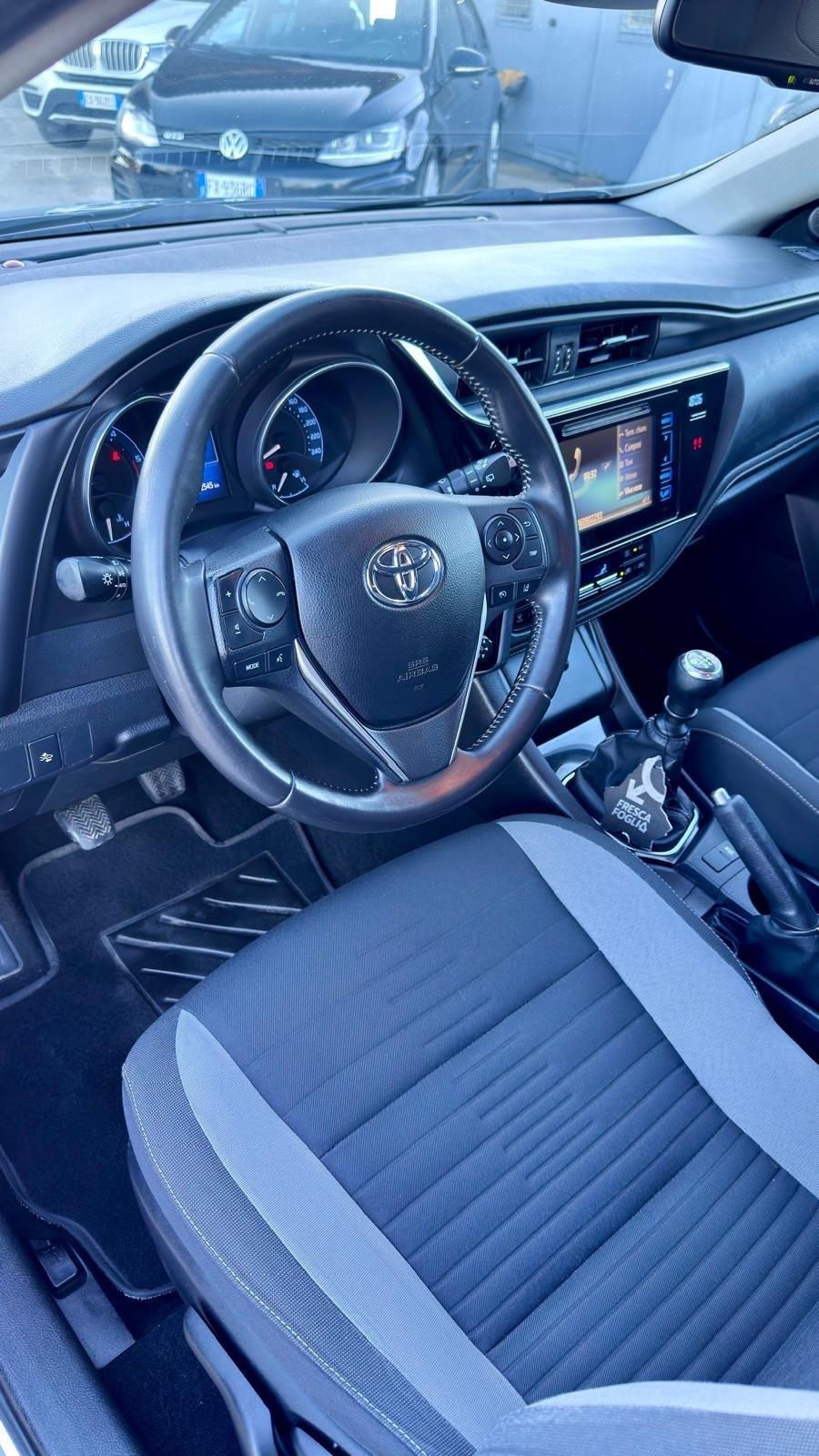 Toyota Auris 1.6 D-4D Lounge
