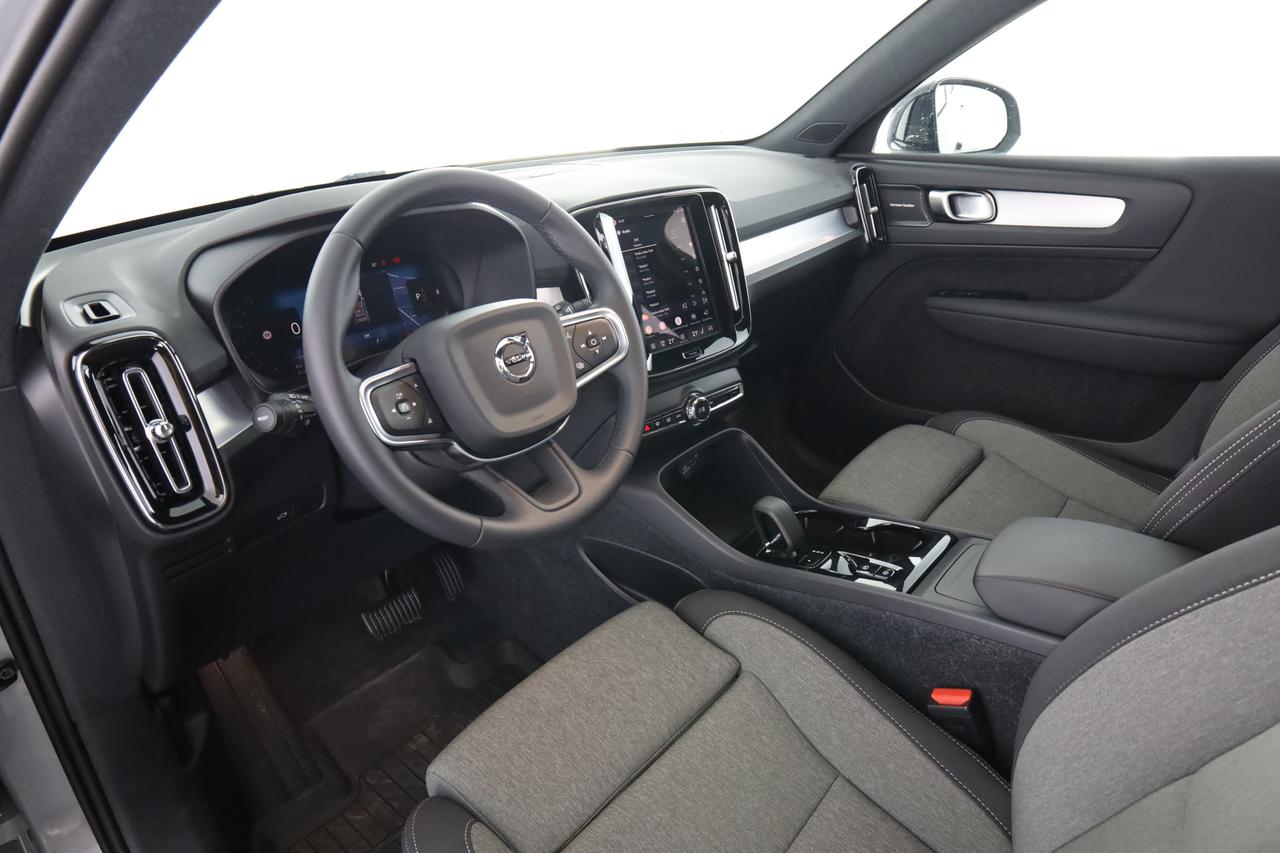 VOLVO XC40 (2017--->) XC40 B3 automatico Plus Dark